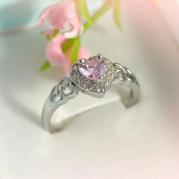 🎀White & Pink Topaz Heart Shape Ring - Picture 2 of 9